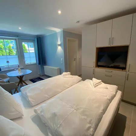 Gaestehaus-sylvie-wohnung-5-neu-2-personen-eigene-terrasse *